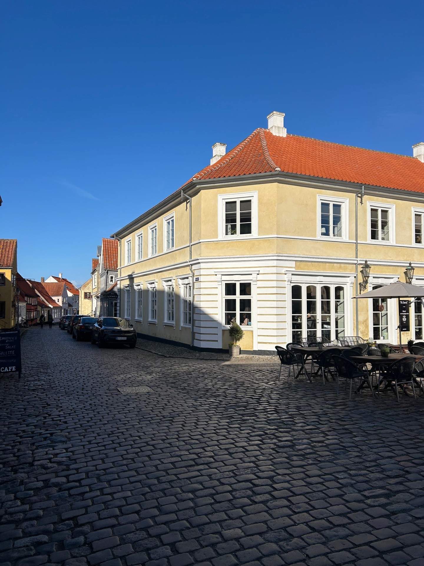 Arrival at the square