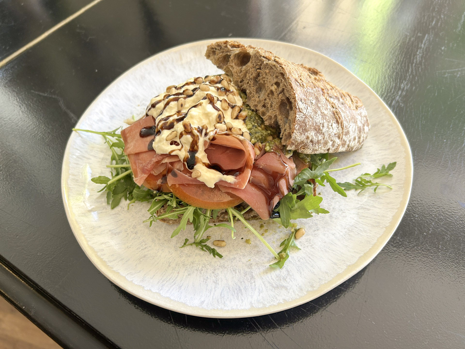 Sandwich mit Serranoschinken & Burrata