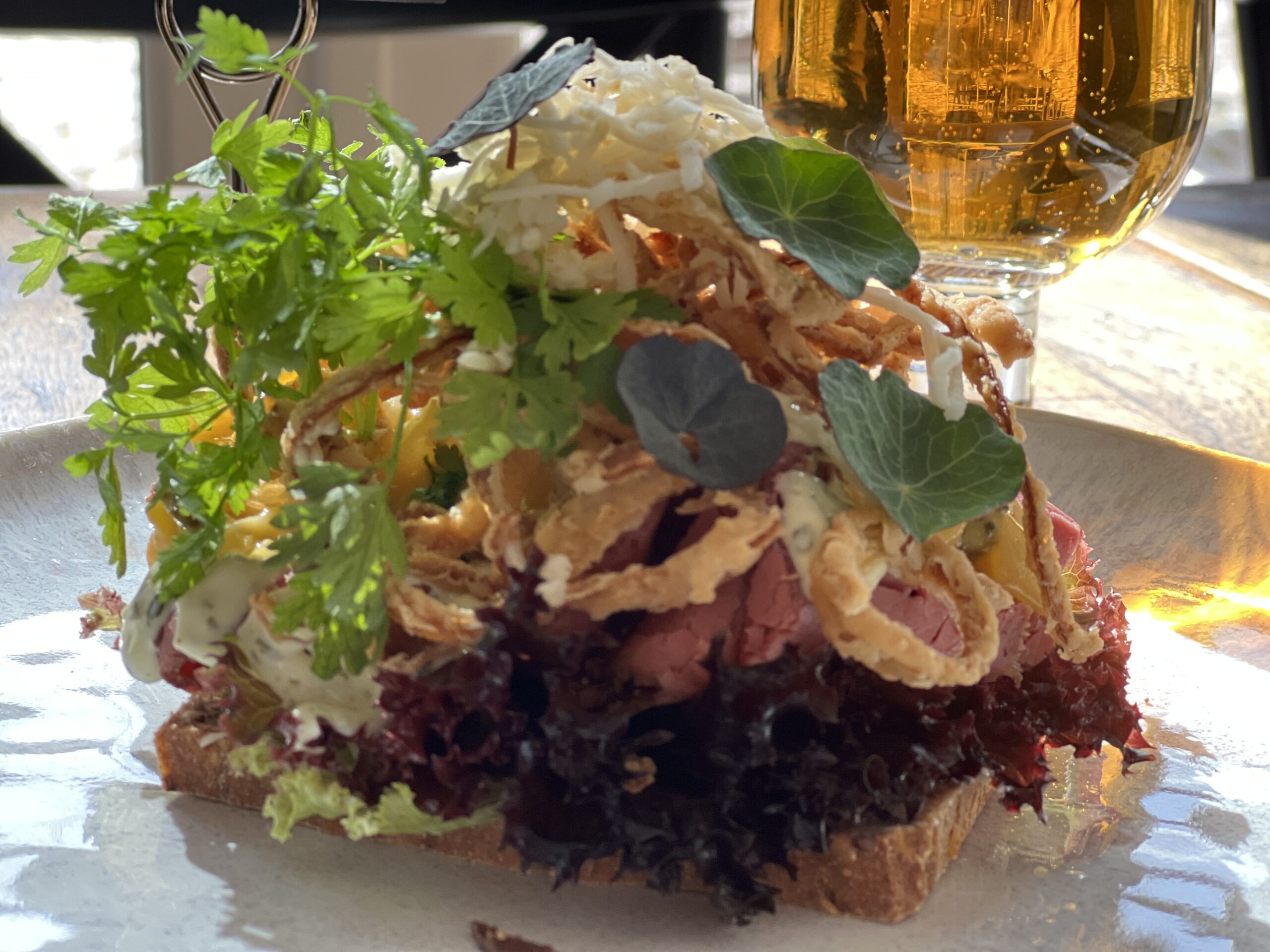 Roast beef on rye bread from the new menu at Café På Torvet